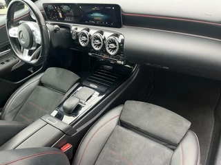 Mercedes-Benz A-Klasse Mercedes A-klasse 250 225PK AMG PANO+19INCH+LED+SFEER+CAMERA - afbeelding nr 2