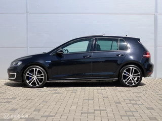 Volkswagen Golf Volkswagen Golf 1.4 TSI GTE Massage Camera LED Pano Leer PDC! - afbeelding nr 2