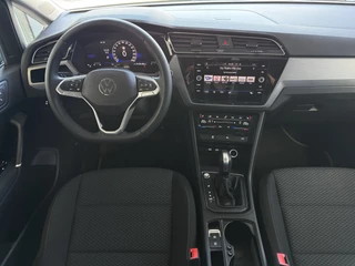 Volkswagen Touran Volkswagen Touran 1.5 TSI 150PK 7P CARPLAY NAVI CAMERA LED ELEK.KLEP VIR.COCKPIT DODE.HOEK DET. STOELVERW KEYLESS 7P 7PERS 09/2024 