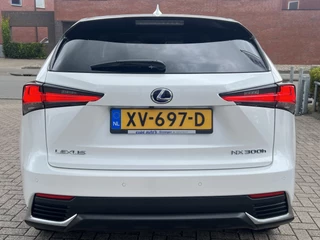 Lexus NX Panoramadak Navigatie Adaptive Cruise Control Leder Carplay Elek Stoelen + Verwarming Camera DAB Hybride Lage Kilometerstand - afbeelding nr 4