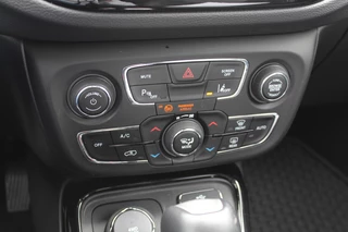 Jeep Compass Jeep Compass 1.4 MultiAir Limited 4x4 / Trekhaak / Camera / Half leder / Navigatie / Keyless / 17'' / Stuurverwarming / DAB / Stoelverwarming / Cruise Control - afbeelding nr 24