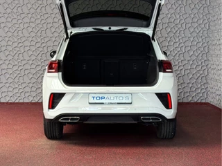 Volkswagen T-Roc Volkswagen T-Roc 1.5 TSI 150PK R-LINE EVO IQ LIGHT ALCANTARA ELEK.KLEP CARPLAY STOEL/STUUR VERW. 18