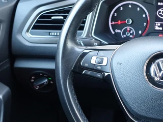 Volkswagen T-Roc Volkswagen T-Roc 1.0 TSi Style I NL-Auto I Airco I Cruise I Android/Apple I Trekhaak I - afbeelding nr 19