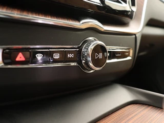 Volvo XC60 Volvo XC60 T6 PLUG-IN HYBRID LONG RANGE ULTRA DARK 22INCH SCHUIFDAK TREKHAA - afbeelding nr 20