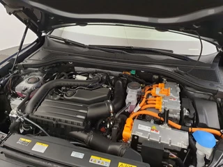 Volkswagen Passat Volkswagen Passat Variant 1.5 eHybrid 272pk DSG/AUT R-Line Wegklapbare trekhaak, Panoramadak, Leder - afbeelding nr 21