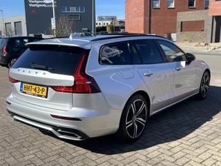 Volvo V60 Trekhaak Panodak Elek.stoelen + Nappa Leer Stoelverwarming + Ventilatie Stuurverwarming 19 Inch Velgen Carplay Extra Getint Glas Donkere Hemel 1e Eigenaar Plug In Hybride - afbeelding nr 6