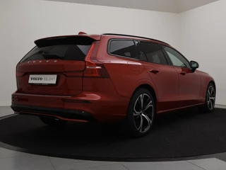 Volvo V60 Volvo V60 B3 AUT(7) PLUS DARK SCHUIFDAK 19INCH GOOGLE MAPS ACC BLIS GETINT - afbeelding nr 3