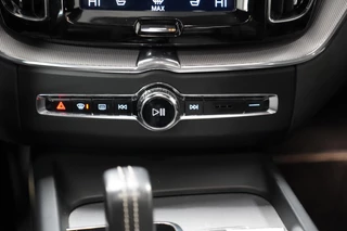 Volvo XC60 Volvo XC60 2.0 T8 AWD R-Design Lucht|Pano|Memory|Leder|Dodehoeksdetectie|Camera - afbeelding nr 34