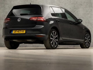 Volkswagen Golf 204Pk Automaat (APPLE CARPLAY, NAVIGATIE, CLIMATE, PARKEERSENSOREN, LED KOPLAMPEN, GETINT GLAS, SPORTSTOELEN, ZWART HEMEL, CRUISE, NIEUWE APK, NIEUWSTAAT) - afbeelding nr 5