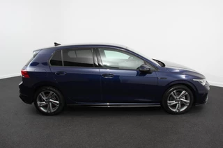 Volkswagen Golf Volkswagen Golf 1.5 eTSI DSG R-Line | DEMO ! | Navigatie | Climate Control | Adaptive cruise control | Dab | Led | Stoel en Stuurverwarming - afbeelding nr 7