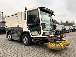 Schmidt Swingo 200 Compact Sweeper