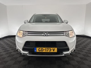 Mitsubishi Outlander Aut. *NAVI-FULLMAP | LEATHER-FABRIC | COMFORT-SEATS | CAMERA | ECC | KEYLESS | SHIFT-PADDLES | TOWBAR | 16