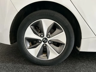 Hyundai IONIQ Hyundai IONIQ Comfort EV | Achteruitrijcamera | Cruise control | Rijstrooksensor | Soh (batterijcheck) 90,4 % - afbeelding nr 2