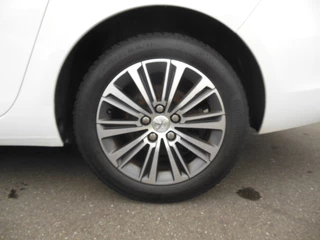 Peugeot 308 Peugeot 308 SW 1.2 PureTech Blue Lease Allure Staat in Hoogeveen - afbeelding nr 11