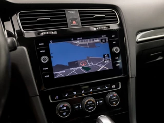 Volkswagen Golf Volkswagen Golf 1.5 TSI R-Line Sport 150Pk Automaat (VIRTUAL COCKPIT, APPLE CARPLAY, GROOT NAVI, CAMERA, LED KOPLAMPEN, ALCANTARA, ADAPTIVE CRUISE, LM VELGEN, DAB+, NIEUWE APK, NIEUWSTAAT) - afbeelding nr 31