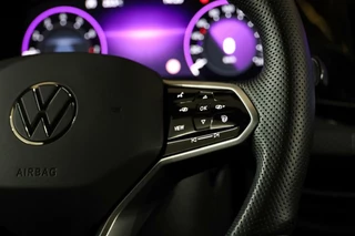 Volkswagen Golf Volkswagen Golf 1.5 eTSI R-Line|Pano|H&K audio|HUD|Camera| - afbeelding nr 23