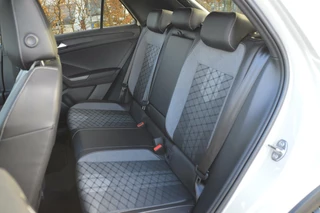 Volkswagen T-Roc Volkswagen T-Roc 1.5 TSI R-Line Edition Black Style panoramadak/trekhaak - afbeelding nr 81
