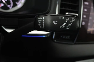 Škoda Karoq Skoda Karoq 1.5 TSI ACT Style Business (PANORAMADAK, STOELVERWARMING, CAMERA, ELEKTR STOELEN, SFEERVERLICHTING, NL-AUTO) - afbeelding nr 12