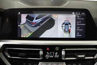 BMW 3 Serie BMW 3-serie Touring 320i High Executive (PANORAMADAK, TREKHAAK WEGKLAPBAAR, CAMERA, NAVIGATIE, NL-AUTO, DEALER ONDERHOUDEN) - afbeelding nr 12