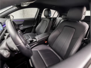 Mercedes-Benz A-Klasse Mercedes-Benz A-Klasse 250 e Business Solution Luxury 218Pk Automaat (GROOT NAVI, SFEERVERLICHTING, WIDESCREEN, CAMERA, LEDER, STOELVERWARMING, SPORTSTOELEN, CRUISE, LANE ASSIST, NIEUWSTAAT) - afbeelding nr 15