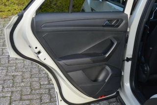 Volkswagen T-Roc Volkswagen T-Roc 1.5 TSI R-Line Edition Black Style panoramadak/trekhaak - afbeelding nr 79