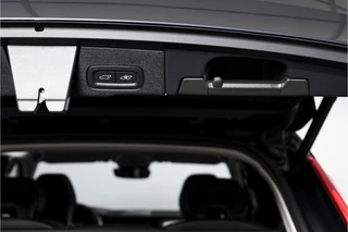 Volvo XC60 Volvo XC60 2.0 T6 Plug-in hybrid AWD Plus Dark | S/K-Panodak | Dig. Cockpit | Adapt. Cruise | Memory Stoelen | Elek. Klep | Stoel-+stuurverw. | 360 Camera | Harman/Kardon | NAV+App. Connect | LM 19