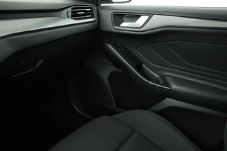 Ford Focus Ford Focus 1.0 EcoBoost Titanium | Trekhaak | Camera |  Full LED | Navigatie | Keyless | Park Assist | Climate control | Getint glas - afbeelding nr 18