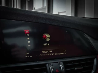 Alfa Romeo Giulia Alfa Romeo Giulia 2.0T Super | PANORAMADAK | KEYLESS | DNA | LANE ASSIST | VOL OPTIES! - afbeelding nr 48