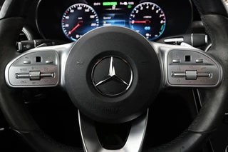 Mercedes-Benz C-Klasse Mercedes-Benz C-klasse 300e AMG | Panoramadak | Stoelverwarming |  360 camera | Trekhaak | Carplay | Dodehoek detectie | Matrix LED | Navigatie | Half leder - afbeelding nr 11