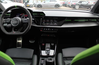Audi RS3 Audi RS3 Limousine 2.5 TFSI quattro / Verlengd Garantie / Milltek / Keramisch / Panoramadak / Camera / Head-up / B&O / Matrix LED / ACC / Leder - afbeelding nr 2