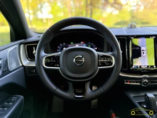 Volvo XC60 Volvo XC60 2.0 T8 Plug-in hybrid AWD R-Design / Pano / HK' - afbeelding nr 3