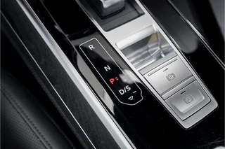 Audi A8 Audi A8 55 TFSI Quattro ProLine Plus B&O Matrix Schuifdak 4Wielsturing 20