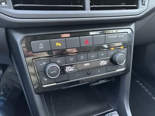 Volkswagen T-Cross Volkswagen T-Cross 1.0 TSI Life | Carplay | PDC | Lm-Velgen | Climate-Control - afbeelding nr 22
