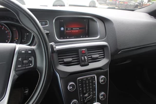 Volvo V40 Volvo V40 1.5 T2 Inscription R-Design / Panoramadak / Camera / Leder / Keyless / 17'' / Navigatie / Stoelverwarming / Cruise Control - afbeelding nr 20