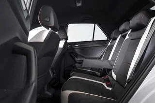 Volkswagen T-Roc Volkswagen T-Roc 2.0 TSI 190 PK 4Motion Sport - Automaat | Dig. Cockpit | Cruise Control | Stoelverw. | PDC | NAV + App. Connect | ECC | Afn. Trekhaak | LM 17