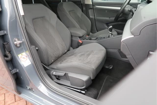 Volkswagen Golf Volkswagen Golf 1.5 TSI 96kw 130pk Style , Panorama dak , Led, Virtual cockpit ,Trekhaak uitklapbaar, PDC, Navigatie via Carplay , DAB+ , Stoelverwarming,Alcantara bekleding, etc. - afbeelding nr 28