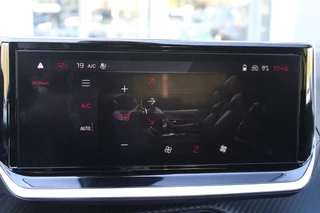 Peugeot 2008 Peugeot 2008 1.2 130PK AUTOMAAT GT PACK | ELEKTRISCH BEDIENBARE BESTUURDERSSTOEL | NAVIGATIE | FULL LED KOPLAMPEN | DRAADLOZE APPLE CARPLAY/ANDROID AUTO | ADAPTIVE CRUISE CONTROL | CAMERA VOOR + ACHTER | CLIMATE CONTROL | LICHTMETALEN VELGEN 17