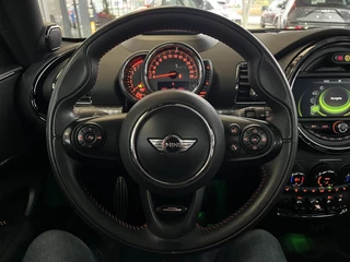 MINI Clubman MINI Clubman Mini 1.5 Cooper Chili Serious Business JWC | Schuifdak | Navigatie - afbeelding nr 17