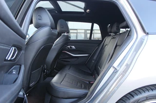 BMW 3 Serie BMW 3-serie Touring 320i M-Sport/Pano/Camera/NL auto/184pk - afbeelding nr 11