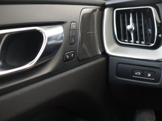 Volvo XC60 Volvo XC60 T8 AWD Plus Dark | Panoramadak | 360° Camera | Dodehoekdetectie - afbeelding nr 32