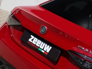 Alfa Romeo Giulia Alfa Romeo Giulia 2.0 Turbo 280 PK Competizione Q4 AWD | Harman | Veloce | 19