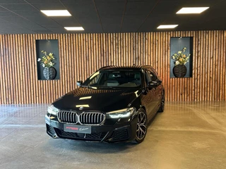 BMW 5 Serie Touring 520d Business Edition Plus / Camera / Stuurverwarming / Sfeerverlichting / Carplay / DAB / Leder