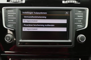 Volkswagen Golf Panoramadak, Camera, Climate, Navigatie, Bluetooth, DAB, Trekhaak, 18'' - afbeelding nr 39