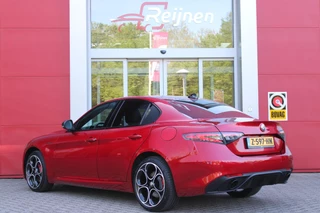 Alfa Romeo Giulia Alfa Romeo Giulia 2.0 T 280PK GME AWD VELOCE | ROSSO ETNA | HARMAN KARDON PREMIUM AUDIO | RIJASSISTENPAKKET | DODEHOEK DETECTIE | ELEKTRISCH BEDIENBARE VOORSTOELEN MET GEHEUGEN FUNCTIE | LEDEREN BEKLEDING | FULL LED KOPLAMPEN | NAVIGATIE | APPLE CARPLAY/ANDROID AUTO | PARKEERSENSOREN VOOR EN ACHTER | 19