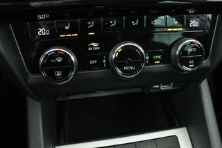 Škoda Octavia Skoda Octavia 1.0 TSI Clever Edition | Stoelverwarming | Carplay | Trekhaak | Half leder | Navigatie | DAB | Climate control | PDC | Cruise control - afbeelding nr 15