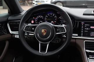 Porsche Panamera Porsche Panamera 2.9 4 E-Hybrid / Panoramadak / 360Camera / Achterasbesturing / Head-up / 21'' / Burmester / Softclose / Sportuitlaat / Sportdesign + Chrono / Keyless / DAB / ACC / Stoelventilatie - afbeelding nr 17