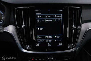 Volvo V60 Volvo V60 2.0 T8 Recharge AWD R-Design | NL auto | DAB+ | CarPlay | Adaptive | Blis | Rijklaar | - afbeelding nr 26