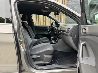 Volkswagen T-Cross Volkswagen T-Cross 1.0 TSI R-line Automaat | LED | Trekhaak |  Getint glas | Climate control | Cruise control adaptief | Lane assist | Dode hoek detectie | DAB | Navigatiesysteem | Inklapbare spiegels | Parkeersensoren voor en achter - afbeelding nr 37