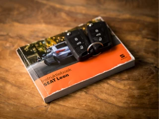 SEAT Leon 150Pk Automaat (APPLE CARPLAY, NAVIGATIE, CAMERA, CLIMATE, KEYLESS, SPORTSTOELEN, GETINT GLAS, PARKEERSENSOREN, CRUISE, LM VELGEN, NIEUWSTAAT) - afbeelding nr 17
