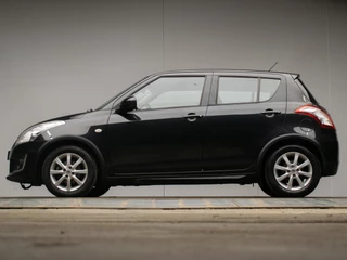 Suzuki Swift Suzuki Swift 1.2 Dynamic EASSS Sport (AIRCO,CRUISE,BLUETHOOT,LED,SPORTSTOELEN,NIEUWE APK,LM VELGEN,NETTESTAAT) - afbeelding nr 1